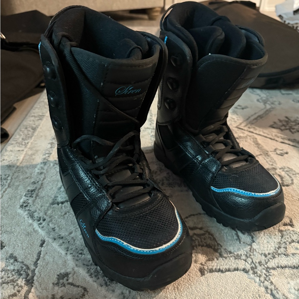 Siren Women's Black Winter Boots
